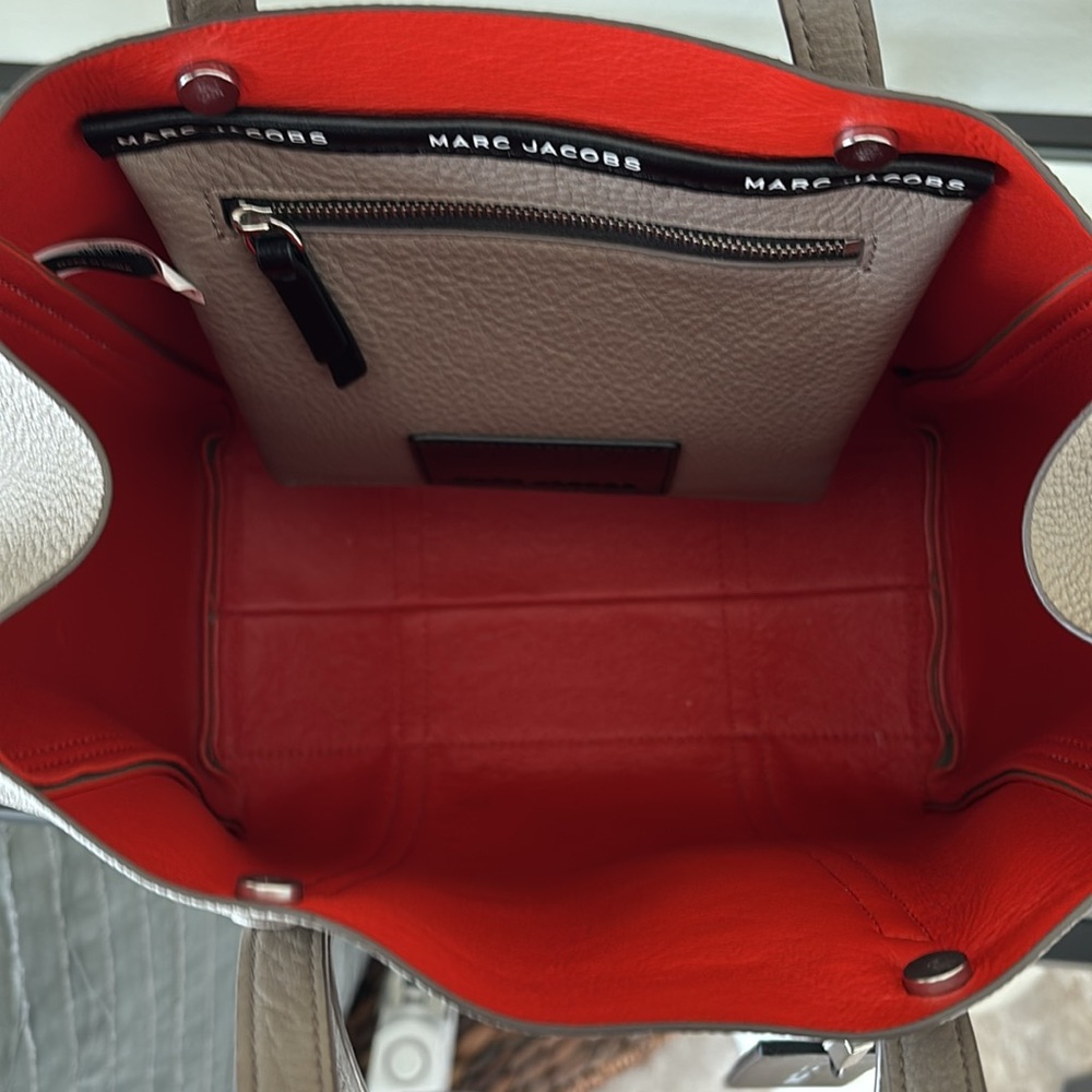 Gorgeous Marc Jacob’s leather tote - The Tag 27 in cement color - Picture 4 of 9